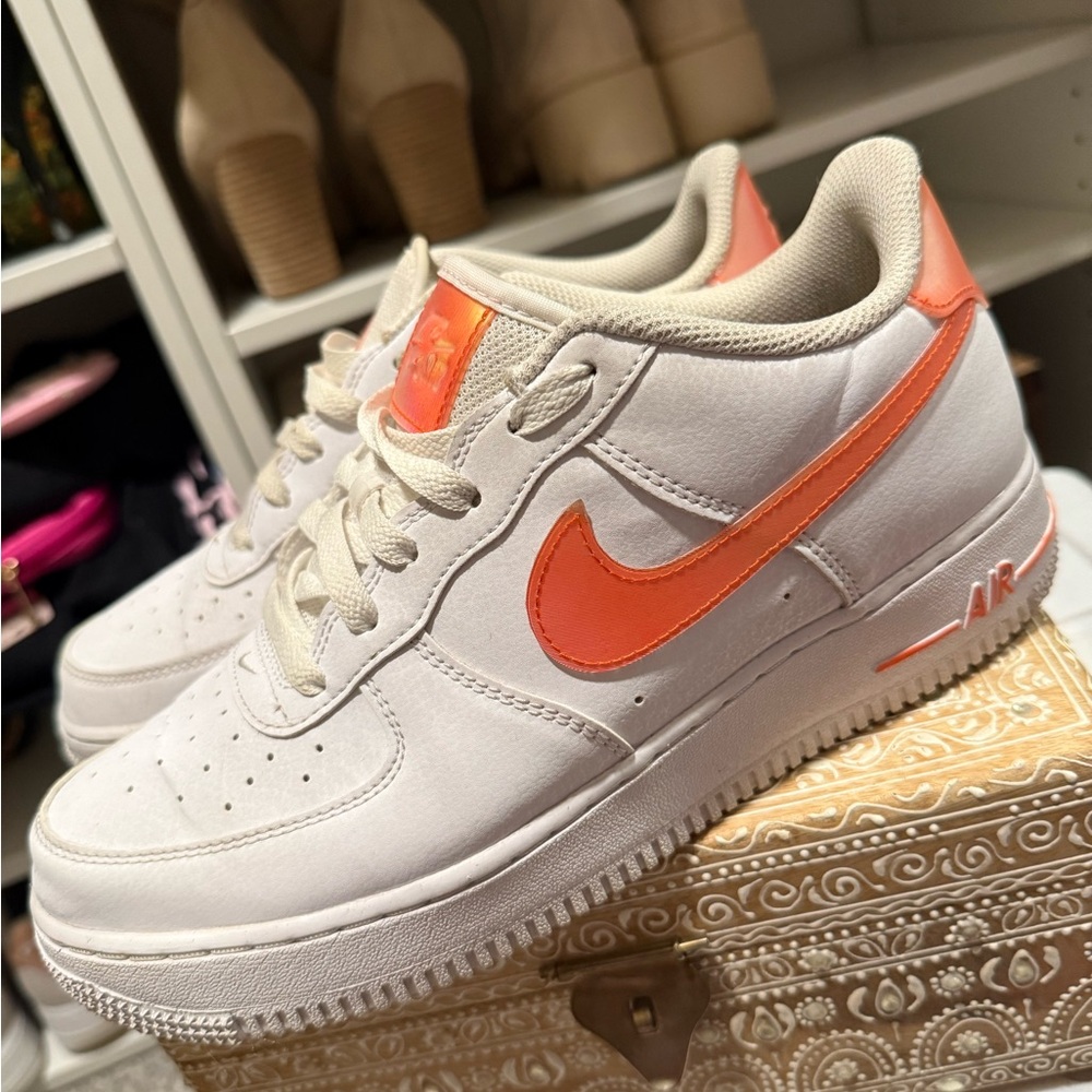 Nike AIR White and Orange Sneakers WOMENS 9 same as Girls 7